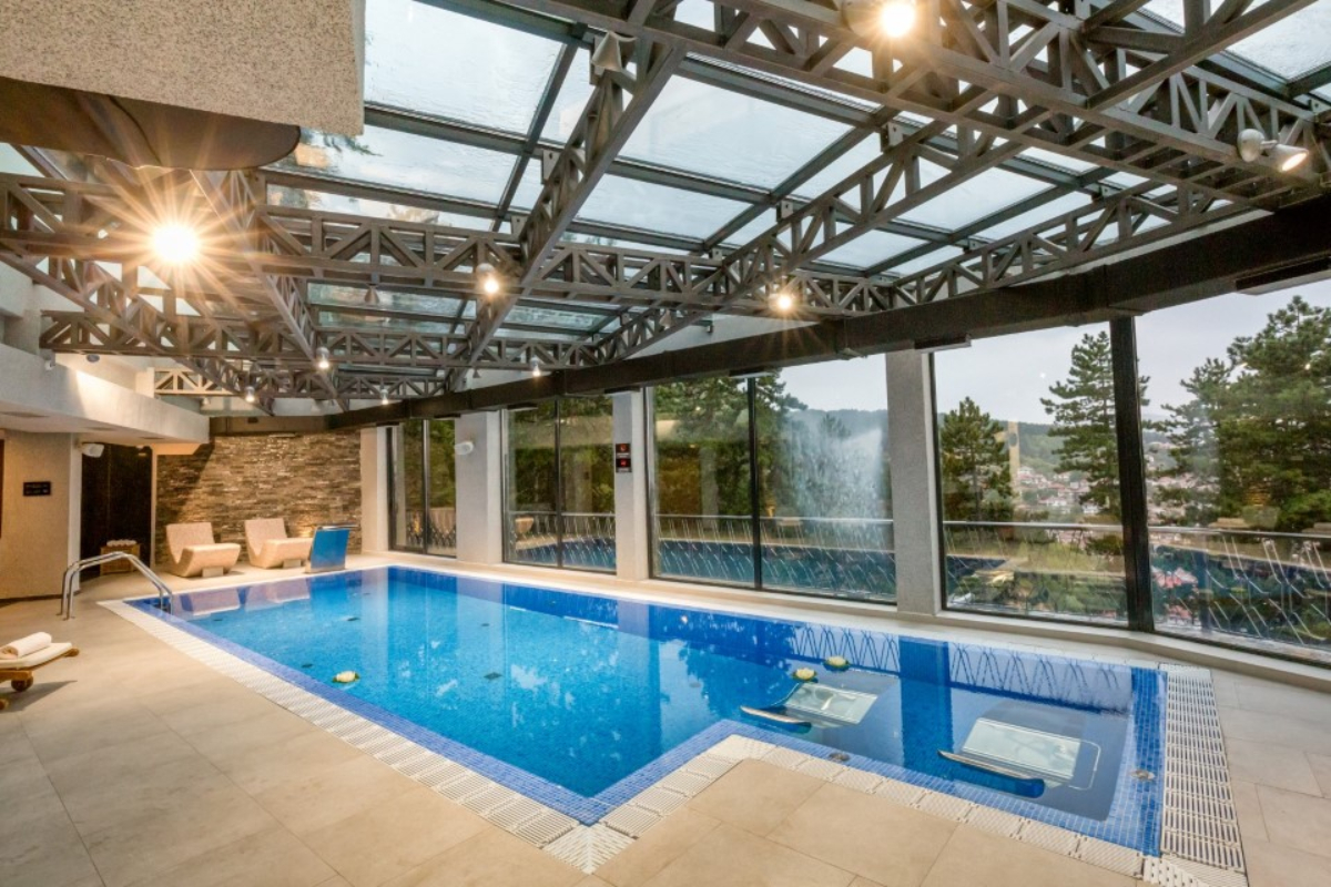 Panorama hotel & spa bazen.jpg
