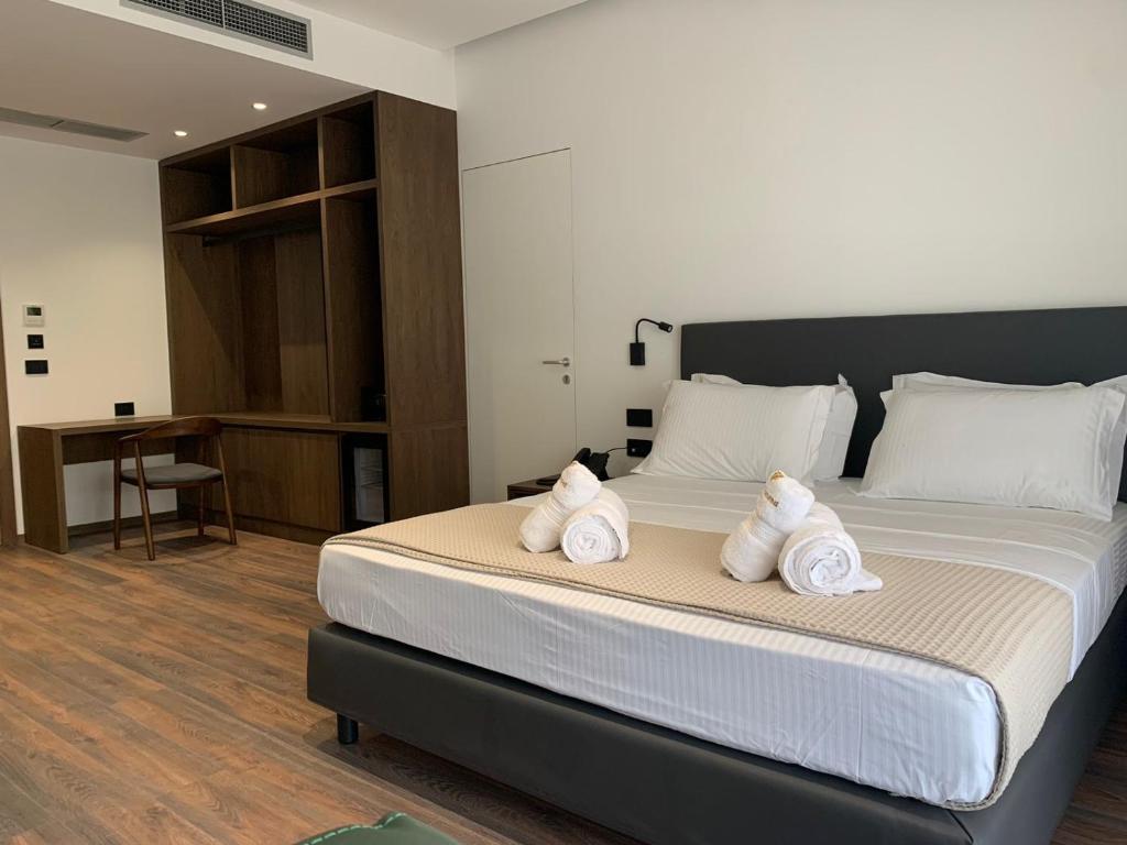 Black Diamond Hotel Dhermi-Cetvorokrevetna soba.jpg