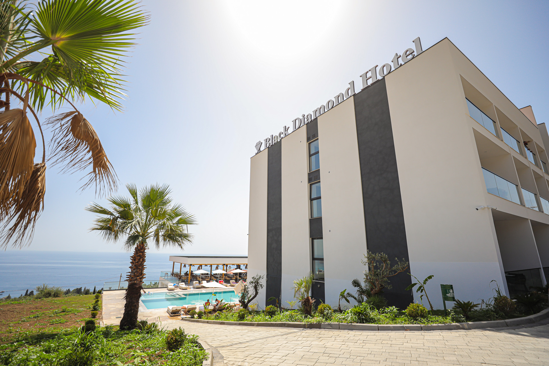 Black Diamond Hotel Dhermi-Spoljasnji izgled.jpg