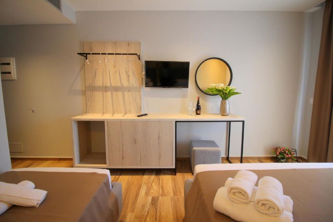 Citrus Hotel-Trokrevetna soba.jpg