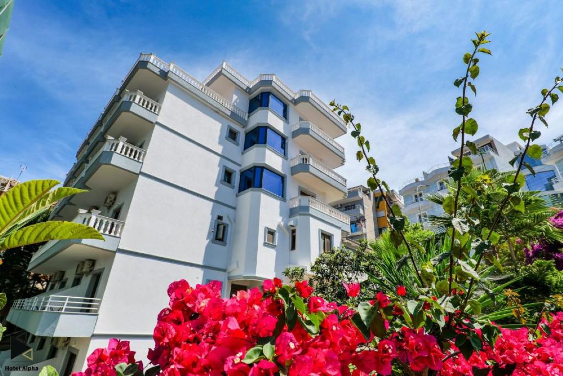 Hotel Alpha-Hotel spolja.jpg
