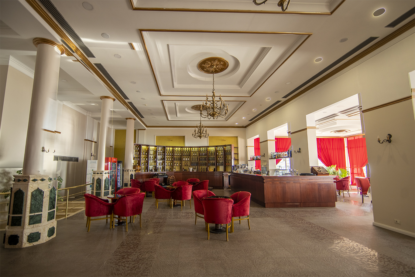 Adriatik Hotel-Lobby bar.jpg
