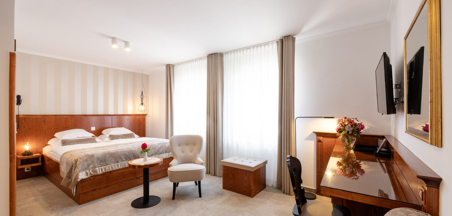 Hotel Kotnik deluxe soba.jpg