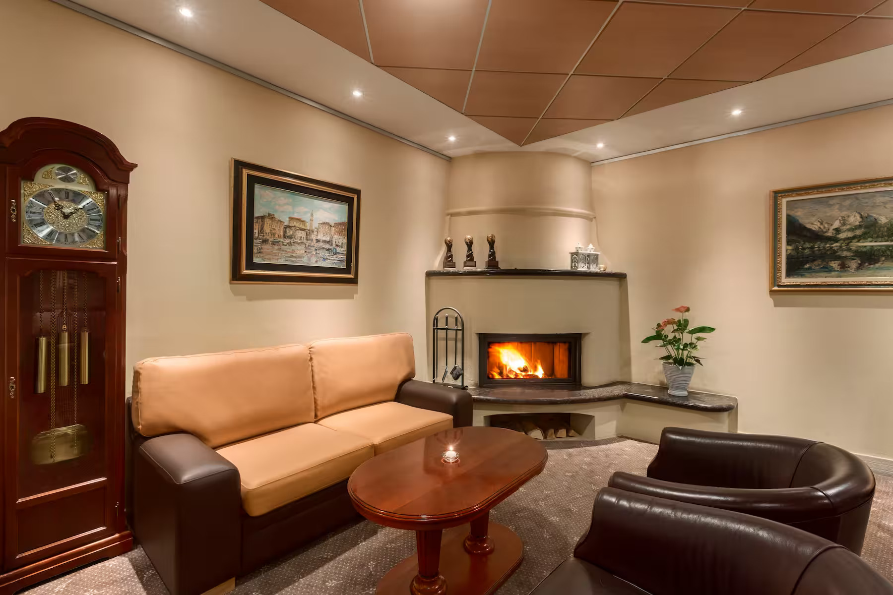 Ramada Resort by Wyndham Kranjska Gora-Lobby.jpg