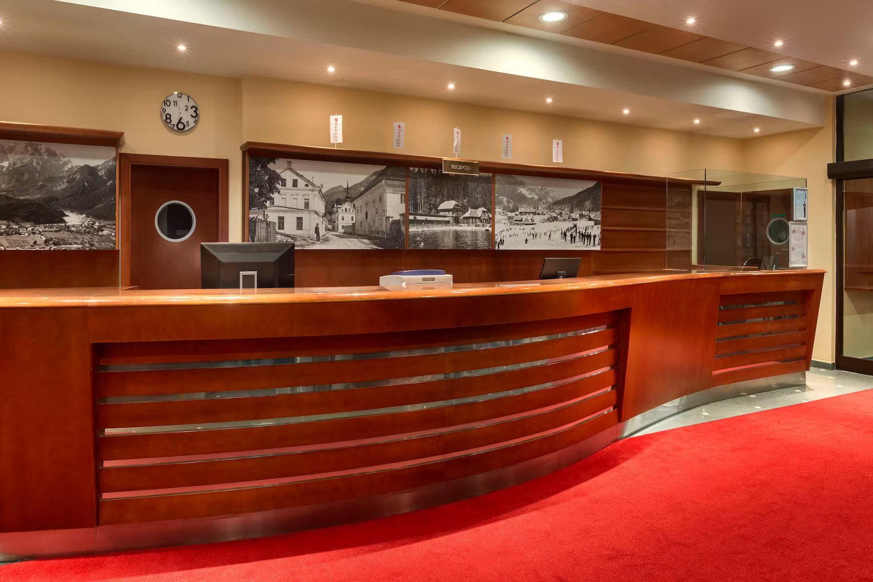 Ramada Resort by Wyndham Kranjska Gora-Recepcija.jpg