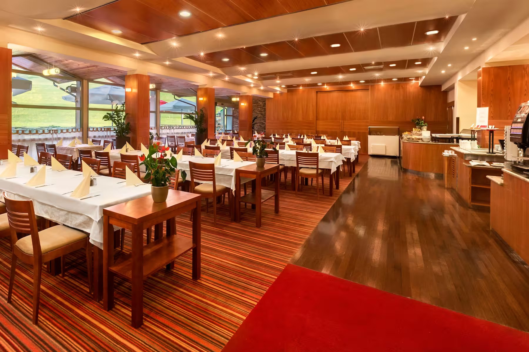 Ramada Resort by Wyndham Kranjska Gora-Restoran.jpg