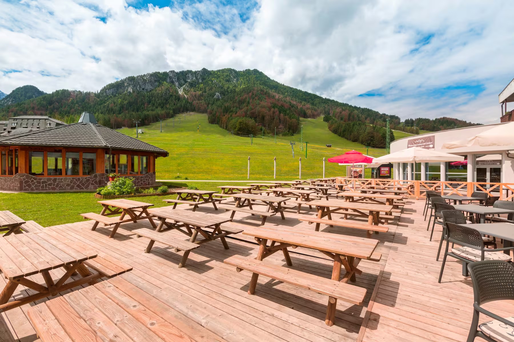 Ramada Resort by Wyndham Kranjska Gora-Terasa restorana.jpg
