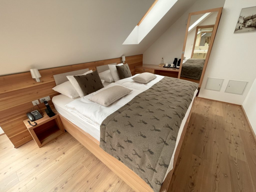 Boutique hotel Skipass standardna soba.jpg