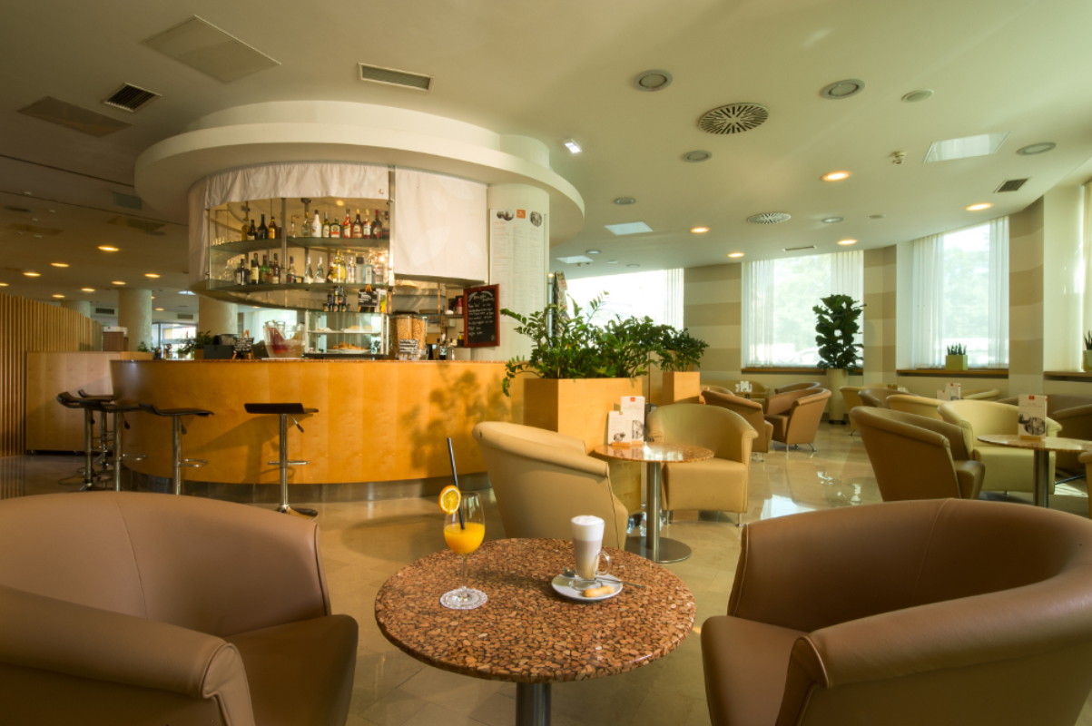 City hotel Ljubljana bar.jpg