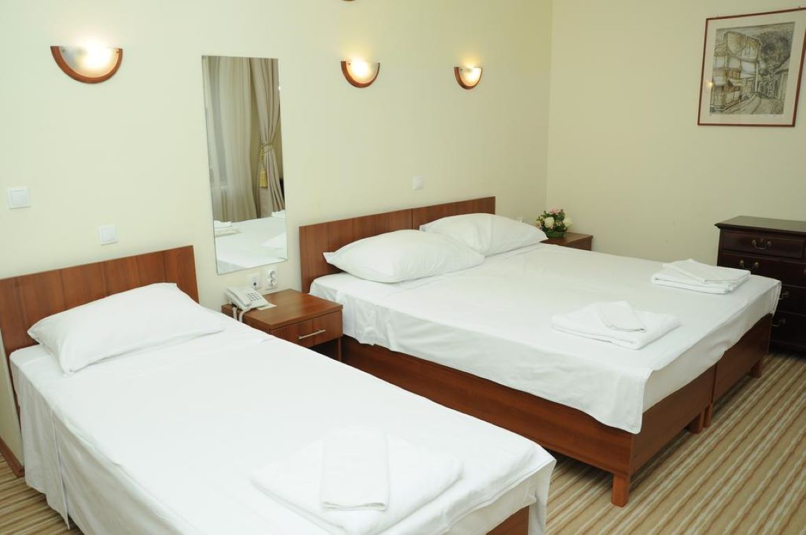 Epinal Hotel-Trokrevetna soba.jpg