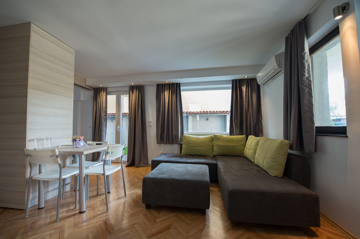 Hotel Theatar izgled studia.jpg