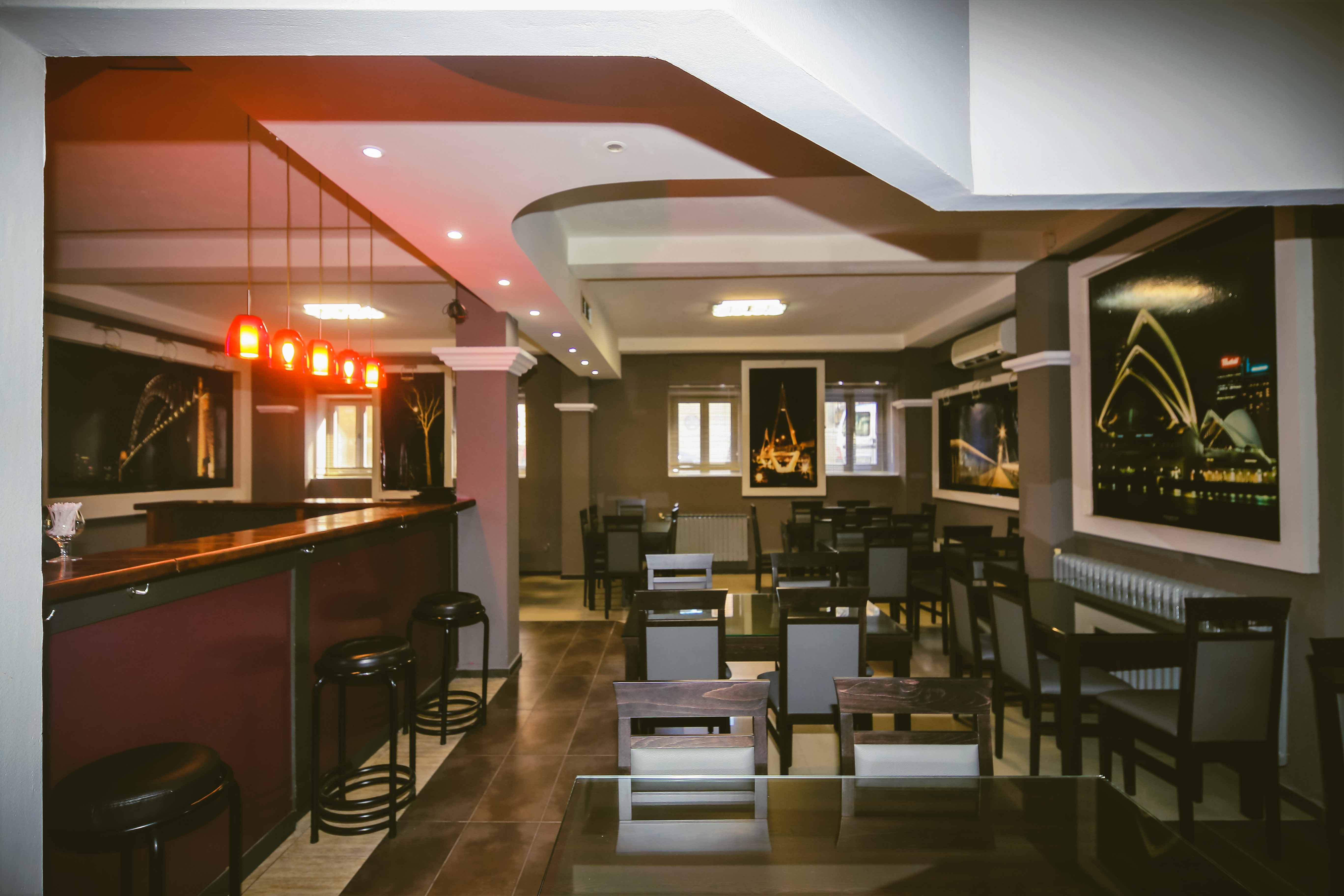 Hotel Ambasador bar.jpg