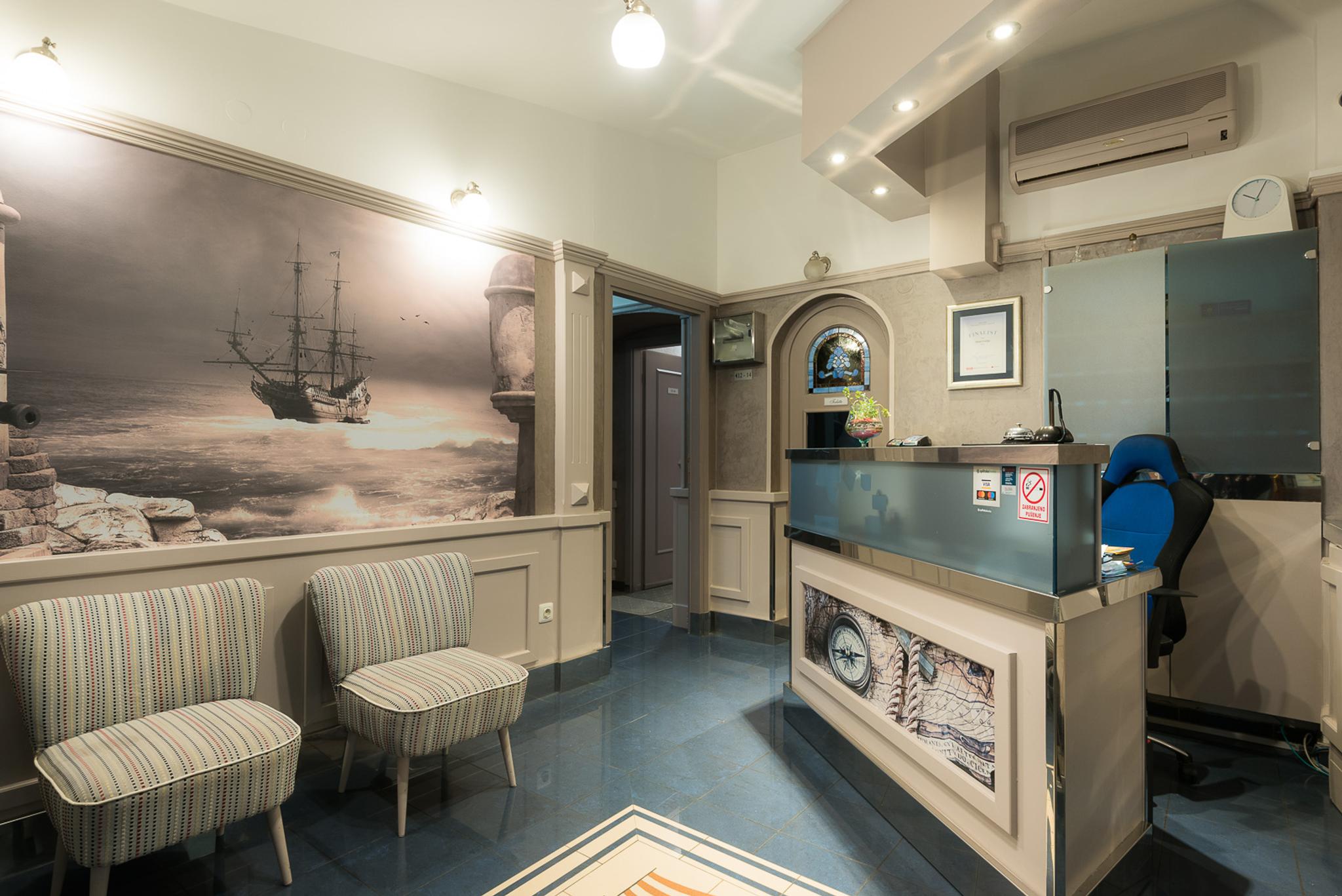 Hotel Galija recepcija.jpg