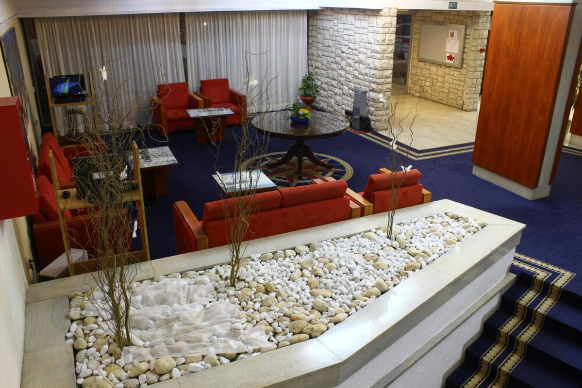 Hotel Pula lobi.jpg