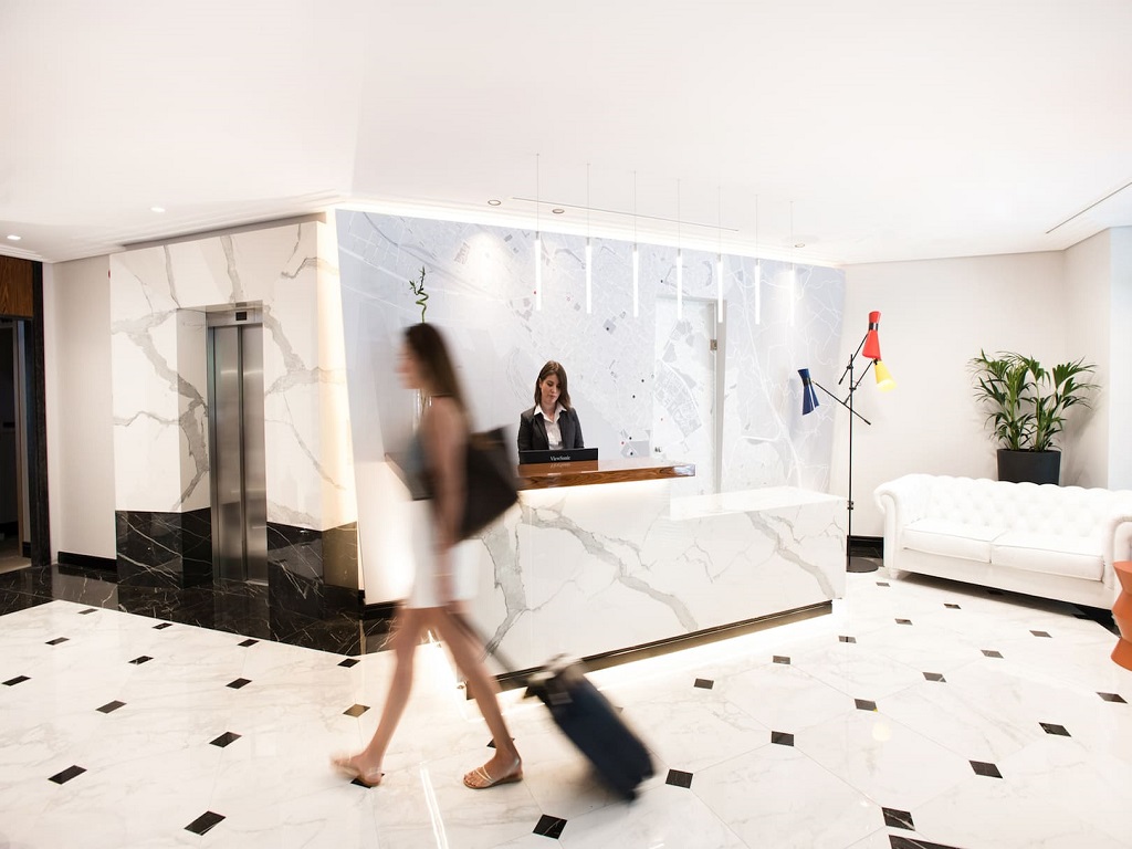 Antigon-Urban-Chic-Hotel-recepcija.jpg