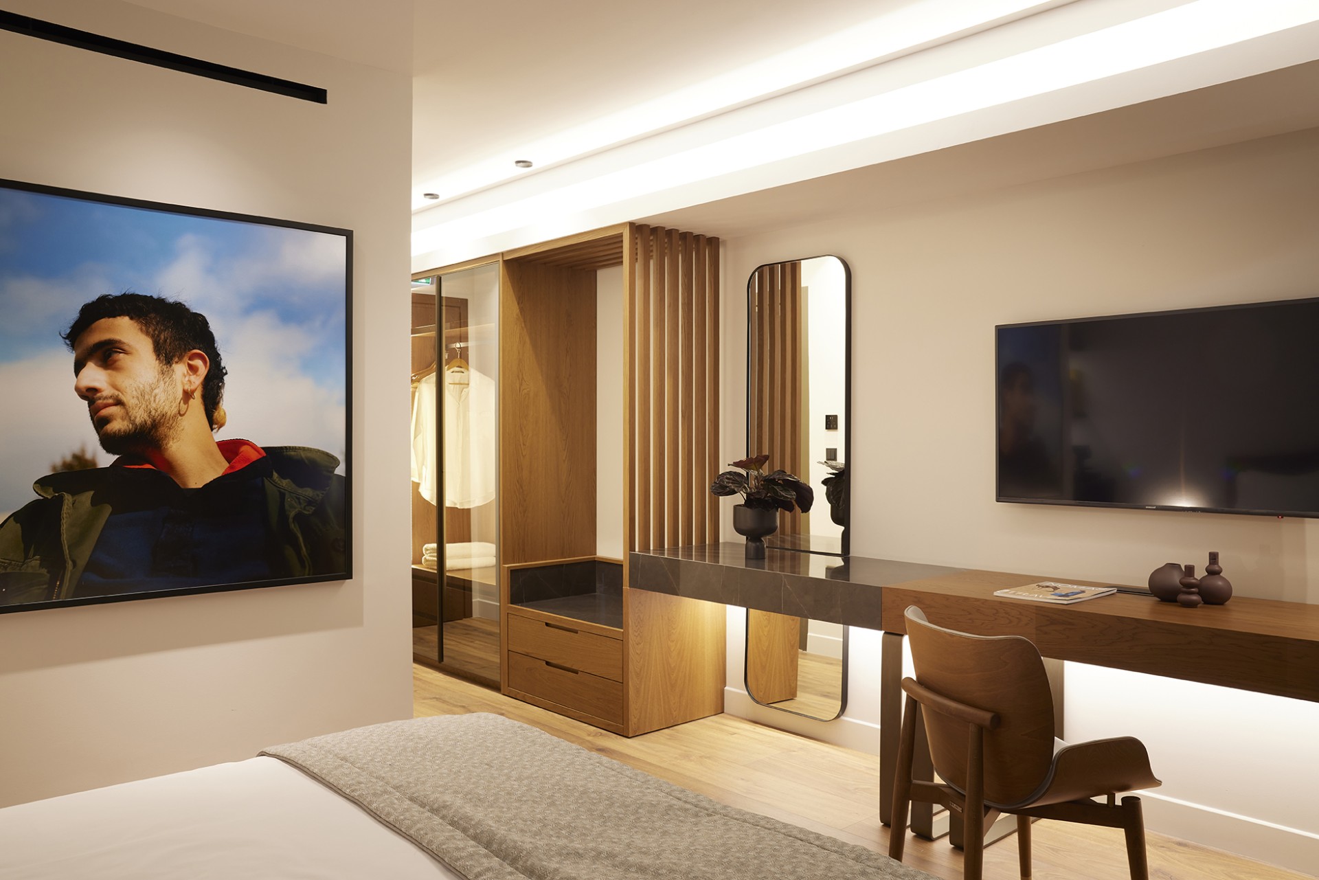 Teight-hotel-thessaloniki-tv.jpg