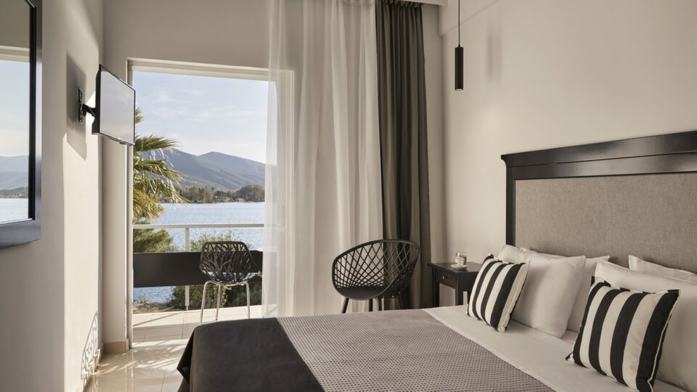 Hotel Xenia Poros Image-Classic soba pogled more.jpg