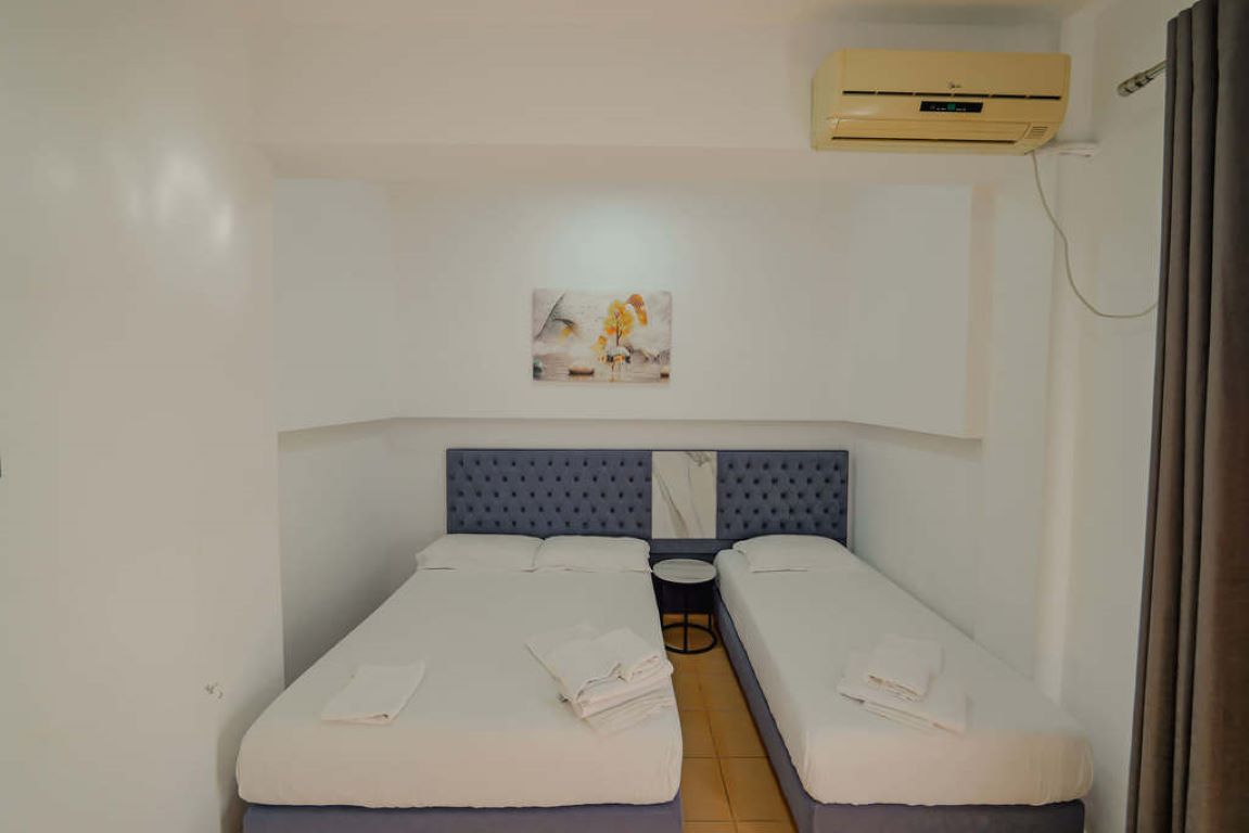 Hotel Summer-Econony trokrevetna soba.jpg