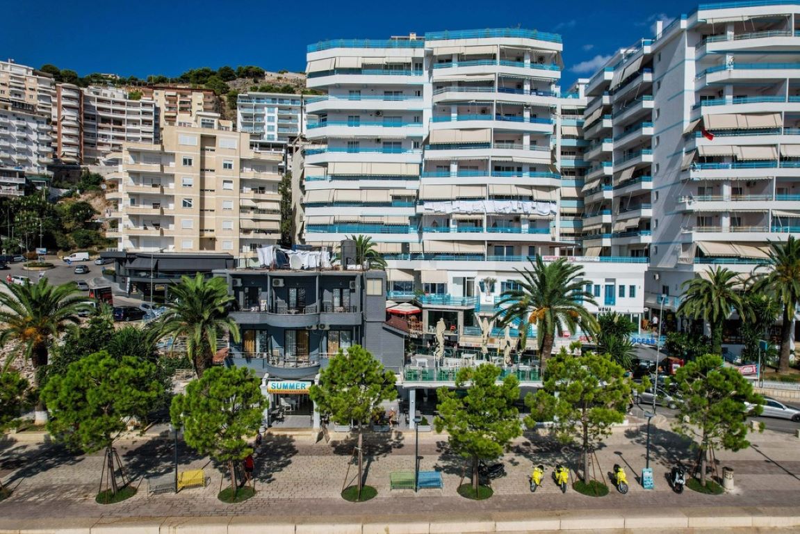 Summer Hotel-Hotel spolja.jpg