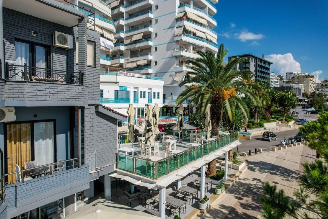 Summer Hotel-Restoran.jpg