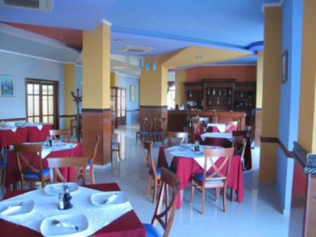 Bahamas Hotel-Restoran.jpg