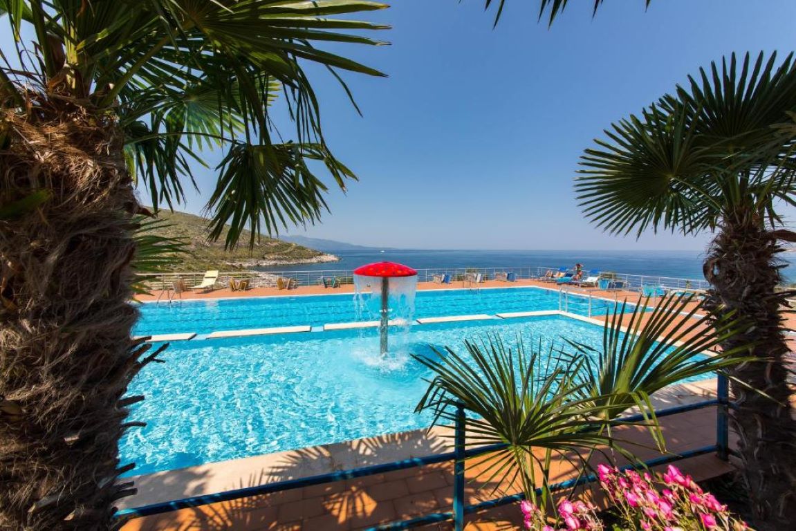 Hotel Bahamas-Bazen.jpg