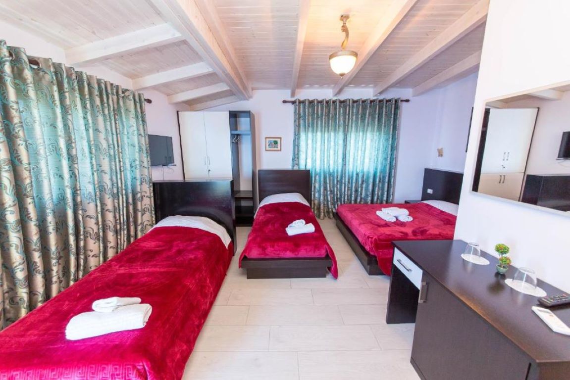 Hotel Bahamas-Superior cetvorokrevetna soba.jpg