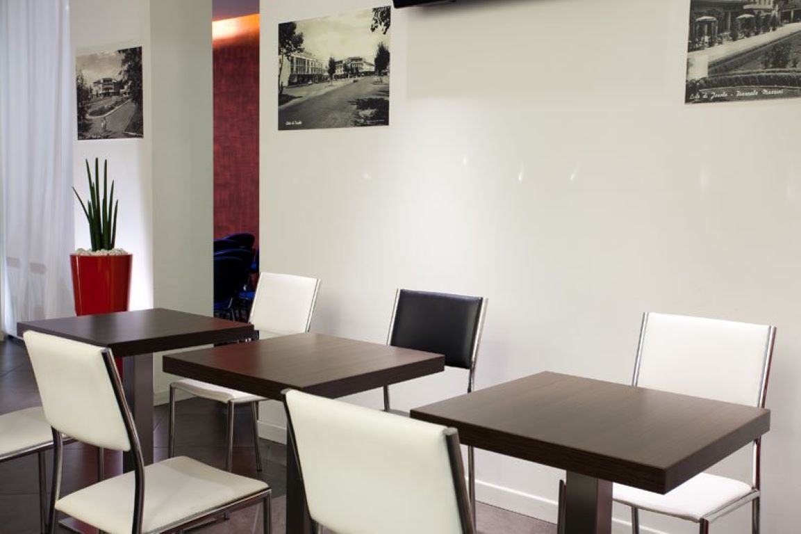 Hotel Eden-Bar.jpg