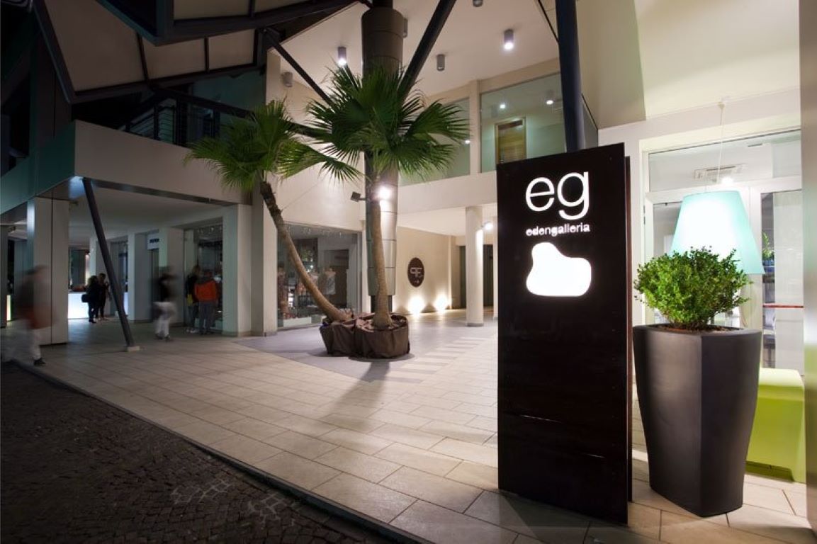 Hotel Eden-Ulaz u hotel.jpg