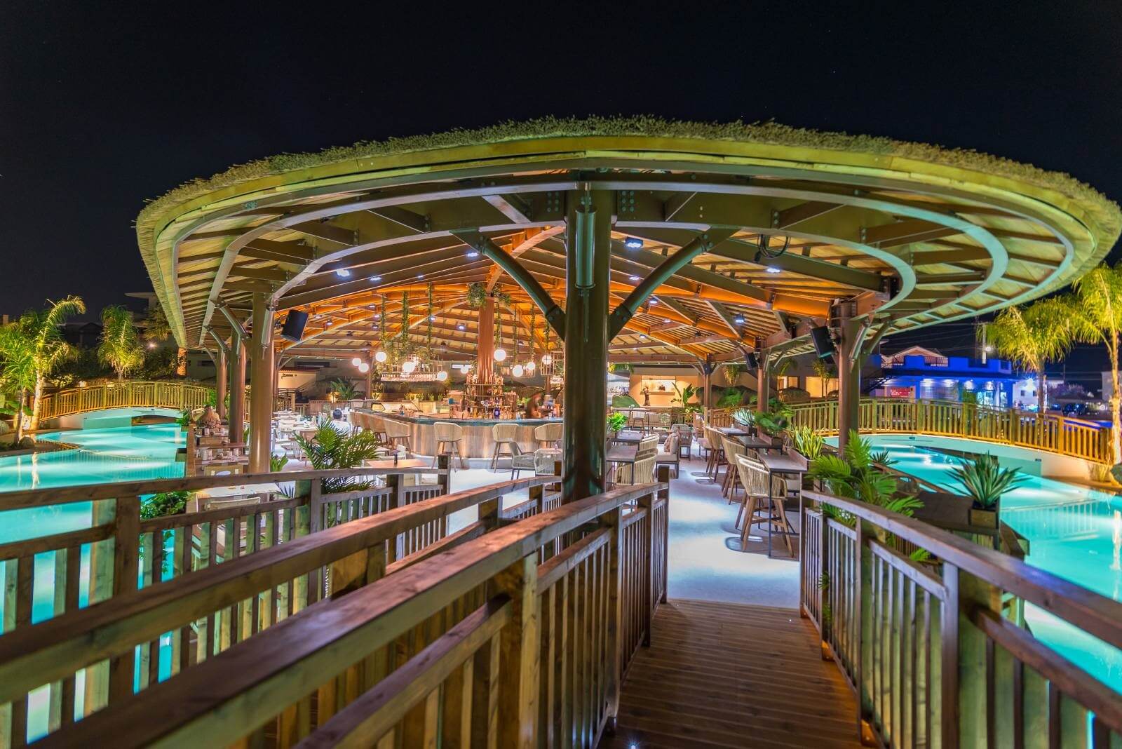 Hotel Letsos-Bar pored bazena.jpg