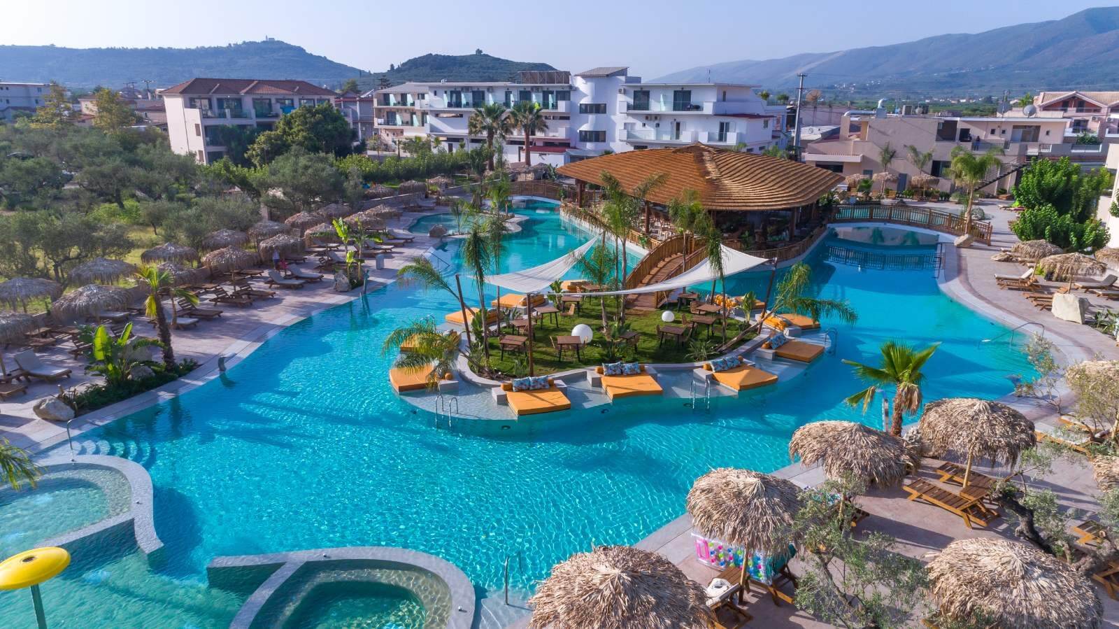 Hotel Letsos-Kompleks bazena.jpg