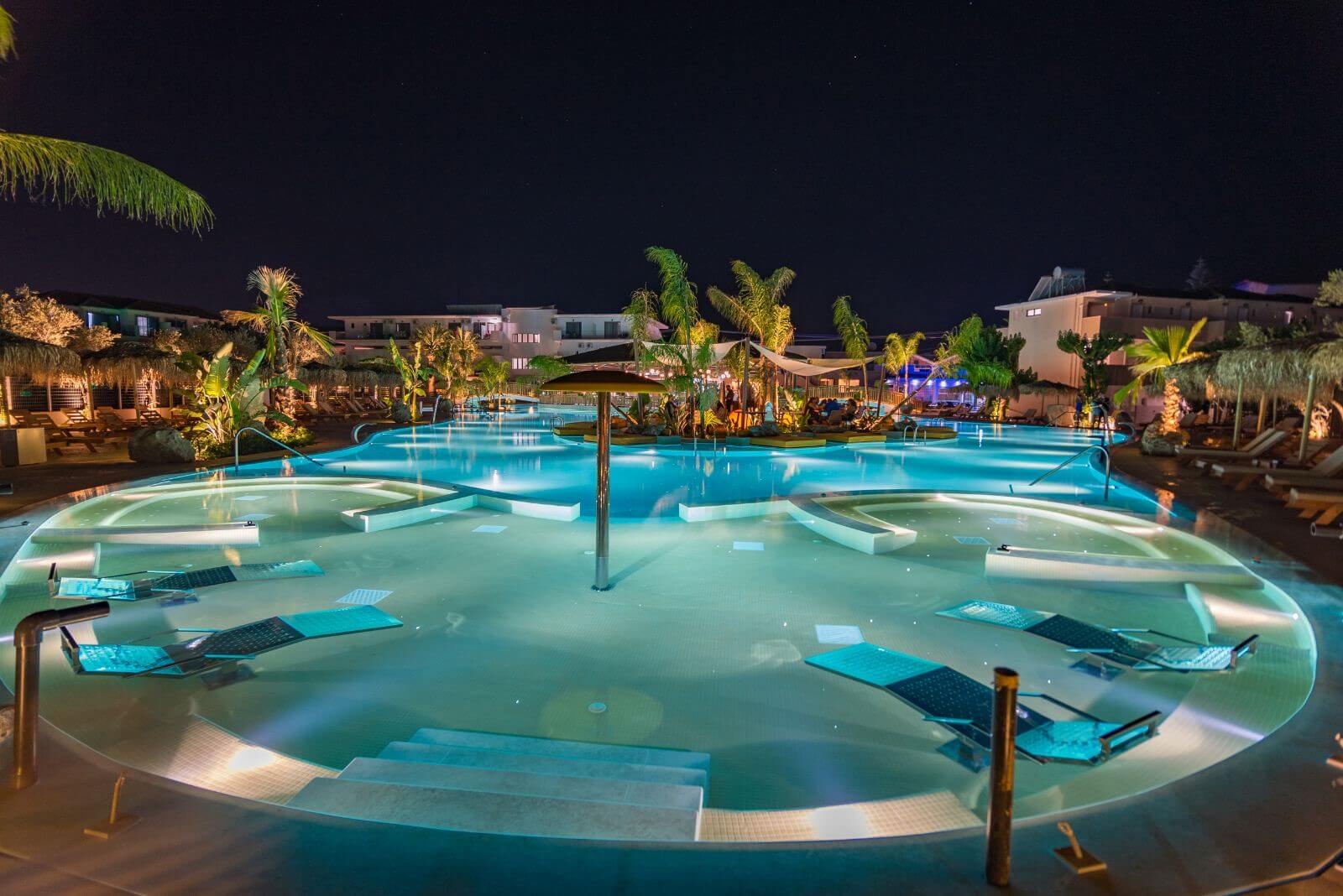 Letsos Hotel-Bazen nocu.jpg