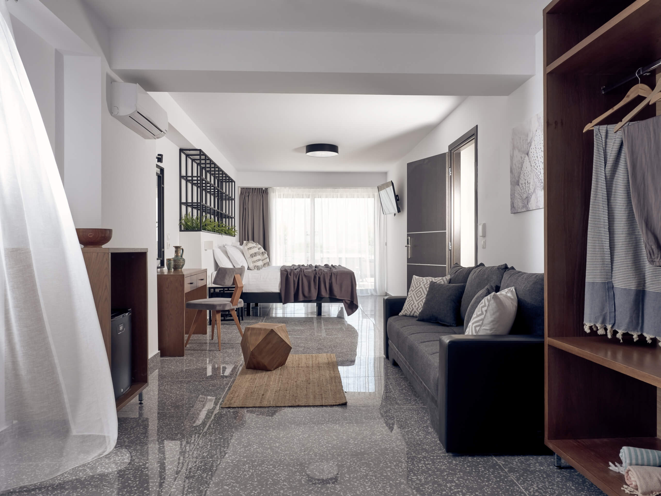 Letsos Hotel-Standardan suite.jpg