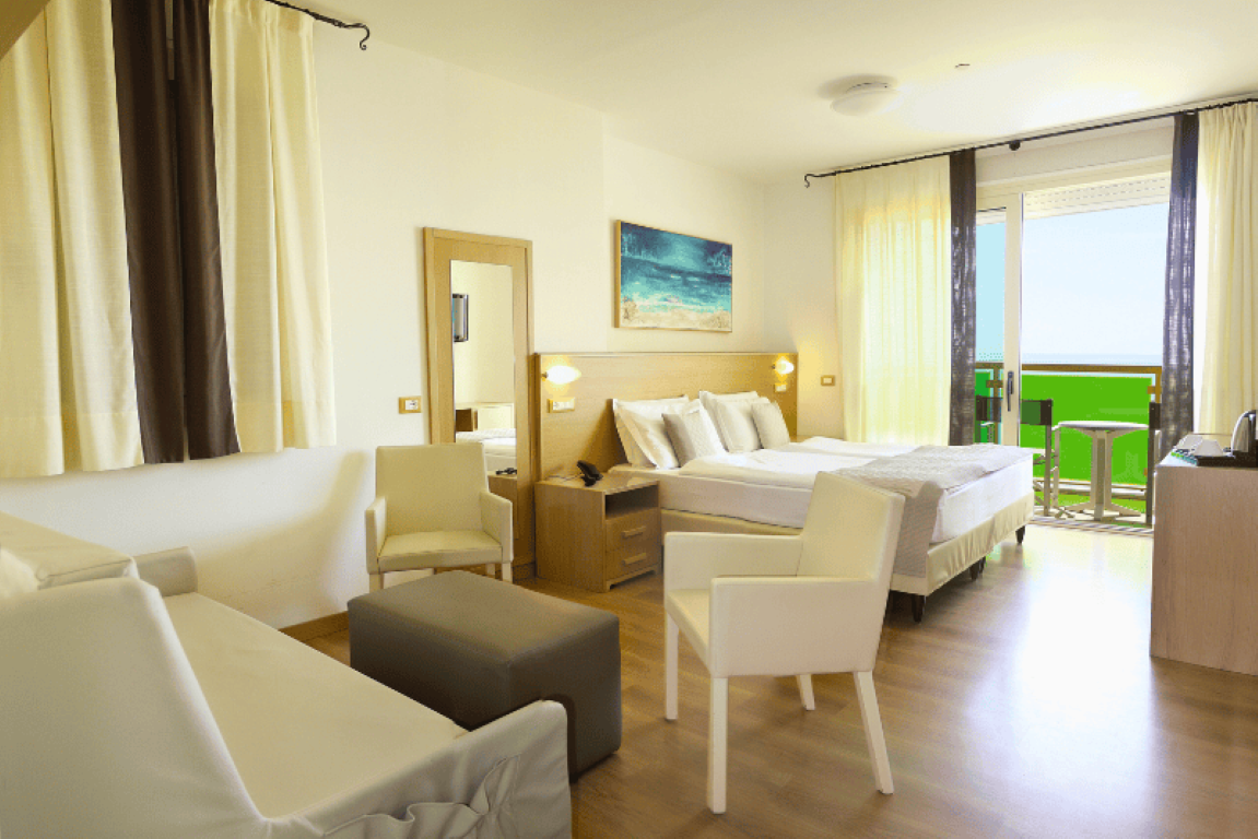 Bristol Hotel-Junior suite pogled more.png