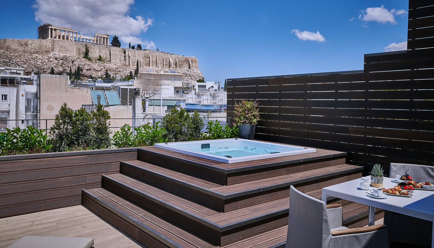Divani Palace Acropolis balkon sa đakuzi kadom.jpg