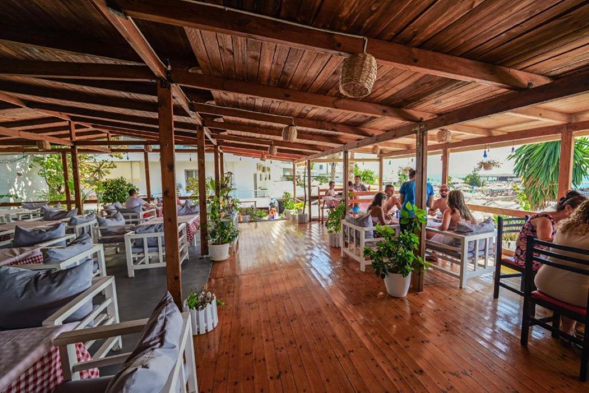 Vila Era Beach-Bar restoran.jpg