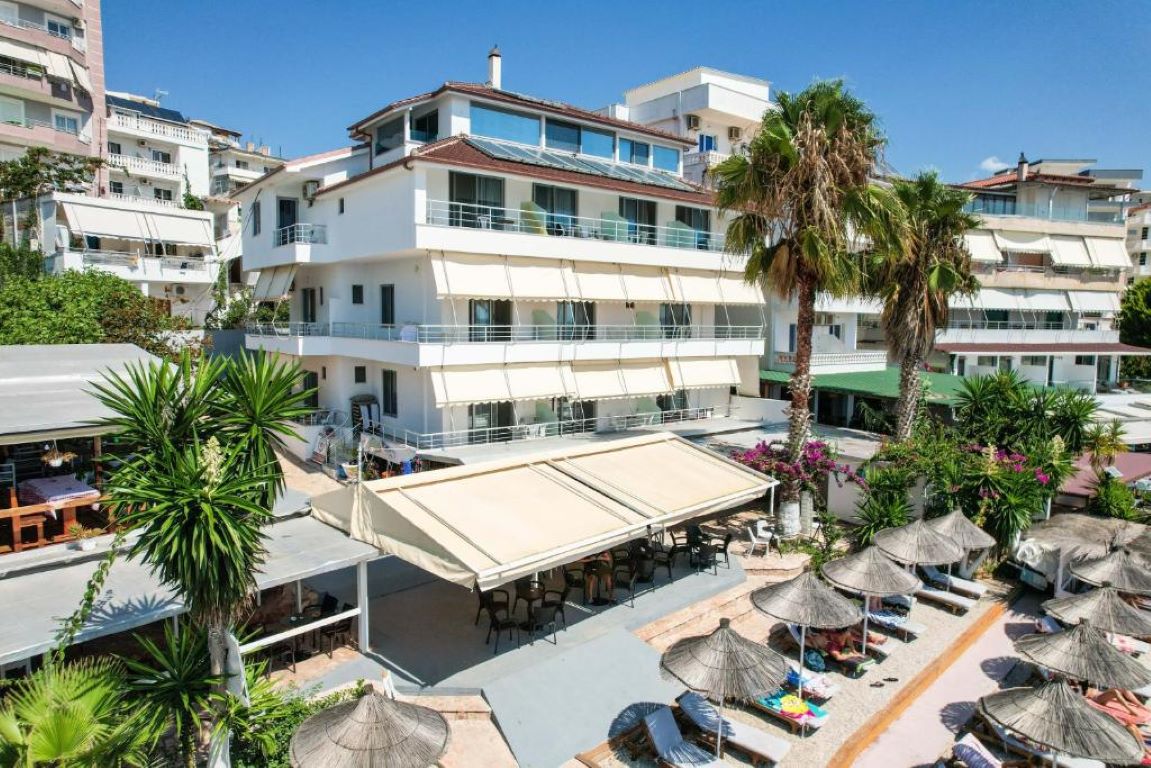 Vila Era Beach-Hotel spolja.jpg