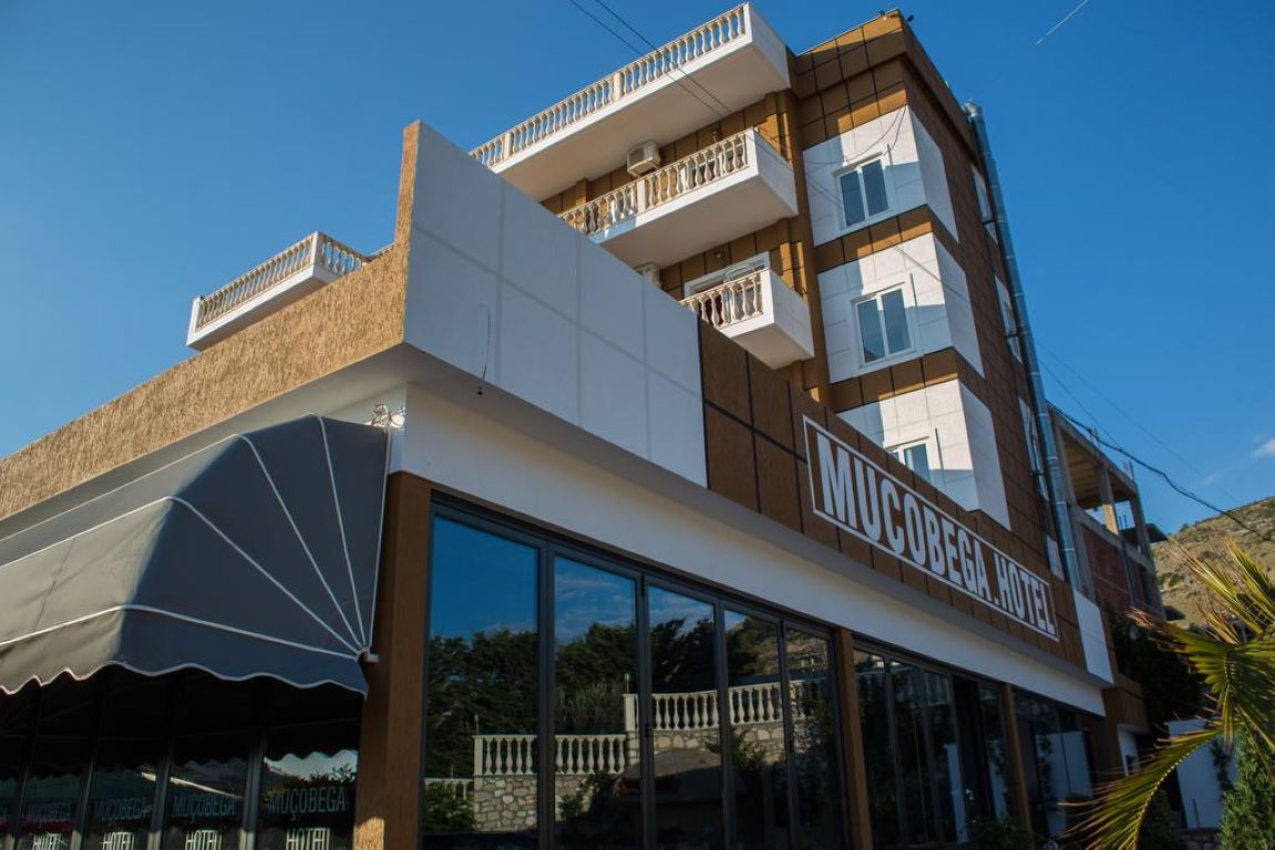 Hotel Mucobega-Hotel spolja.jpg