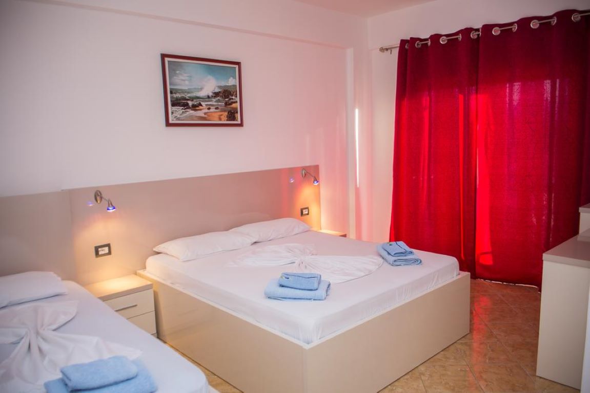 otel Mucobega-Cetvorokrevetna soba.jpg