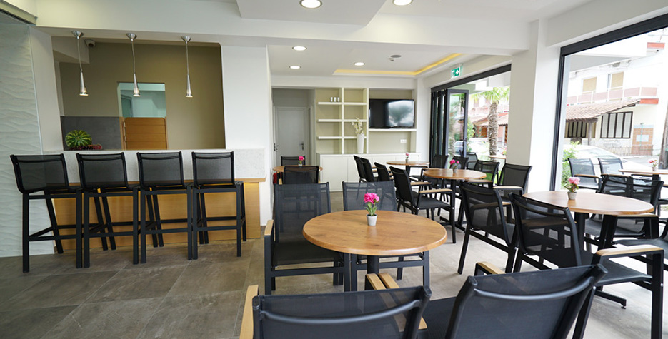 Hotel Olympus Thalassea bar 1.jpg