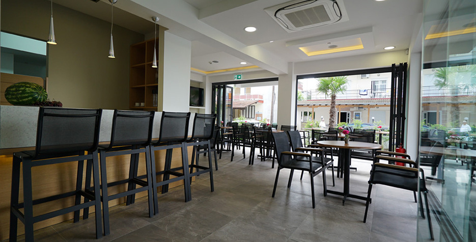 Hotel Olympus Thalassea bar.jpg