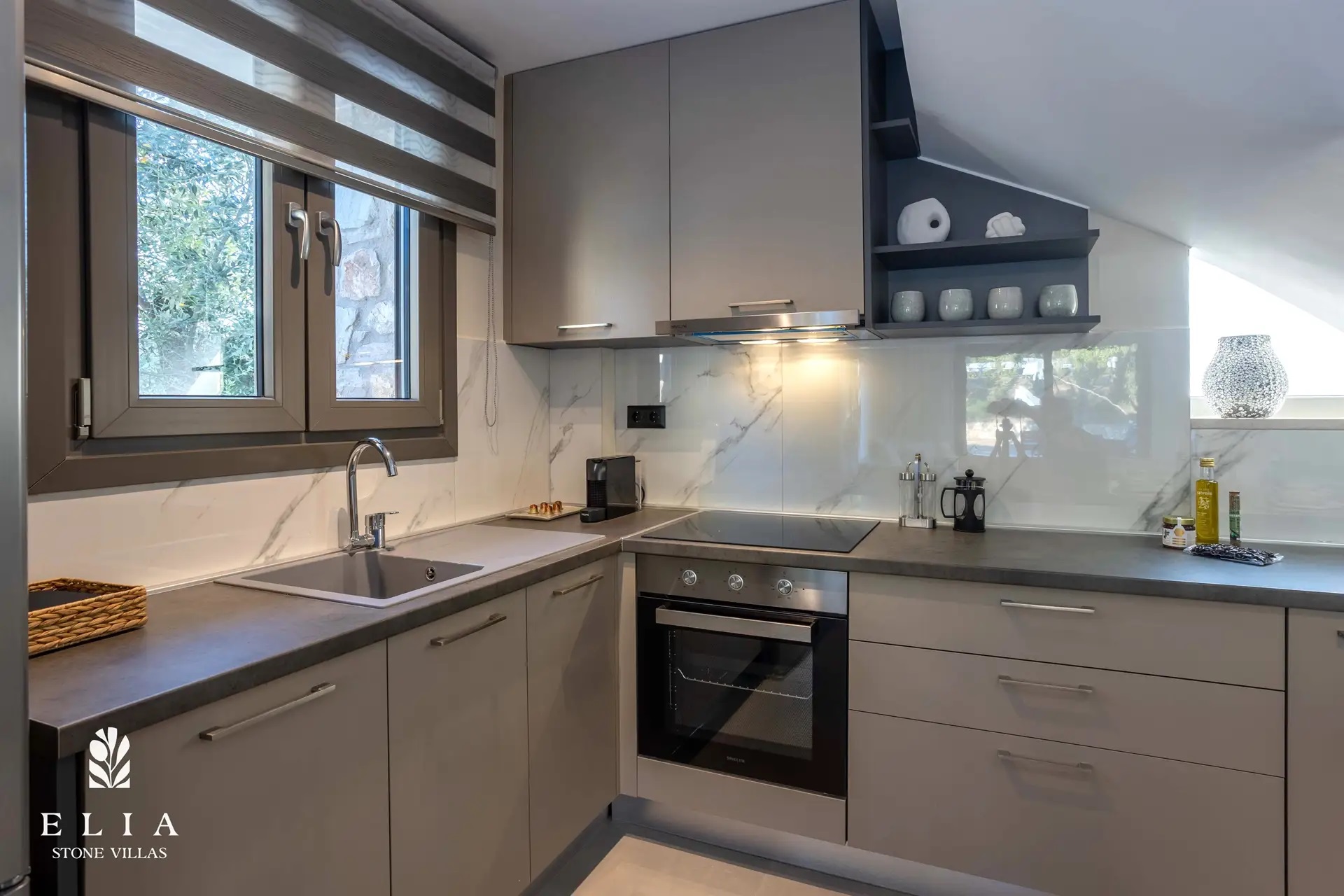 Elia Stone Villas-Deluxe vila kuhinja.jpg