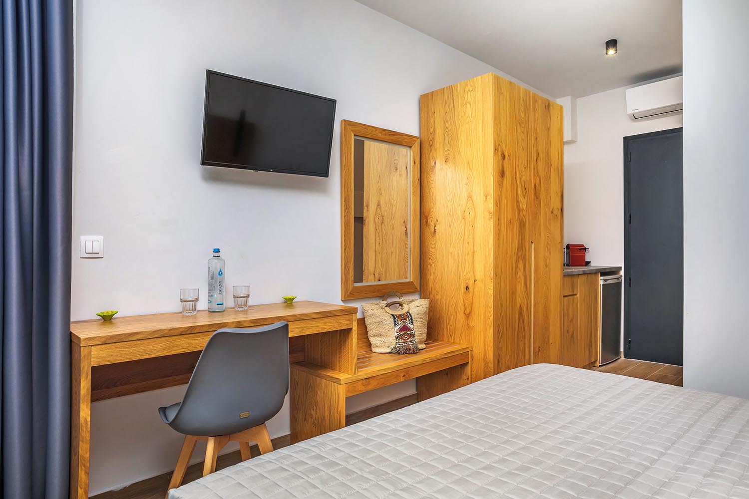 AlexMare Suites dvokrevetna soba izgled.jpg