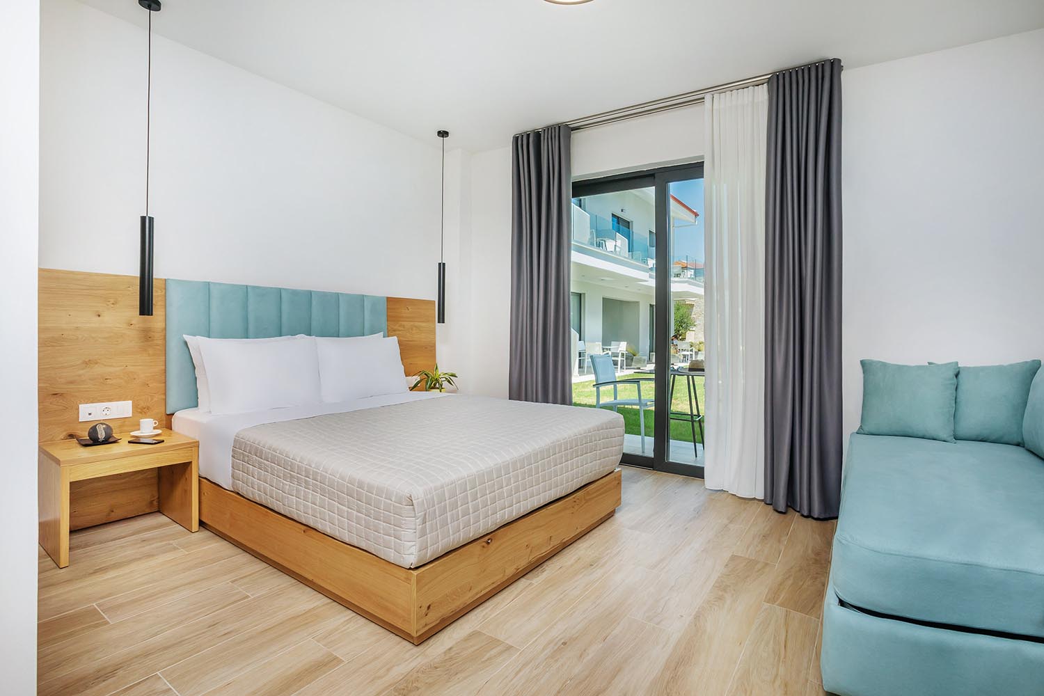 AlexMare Suites dvokrevetna soba.jpg