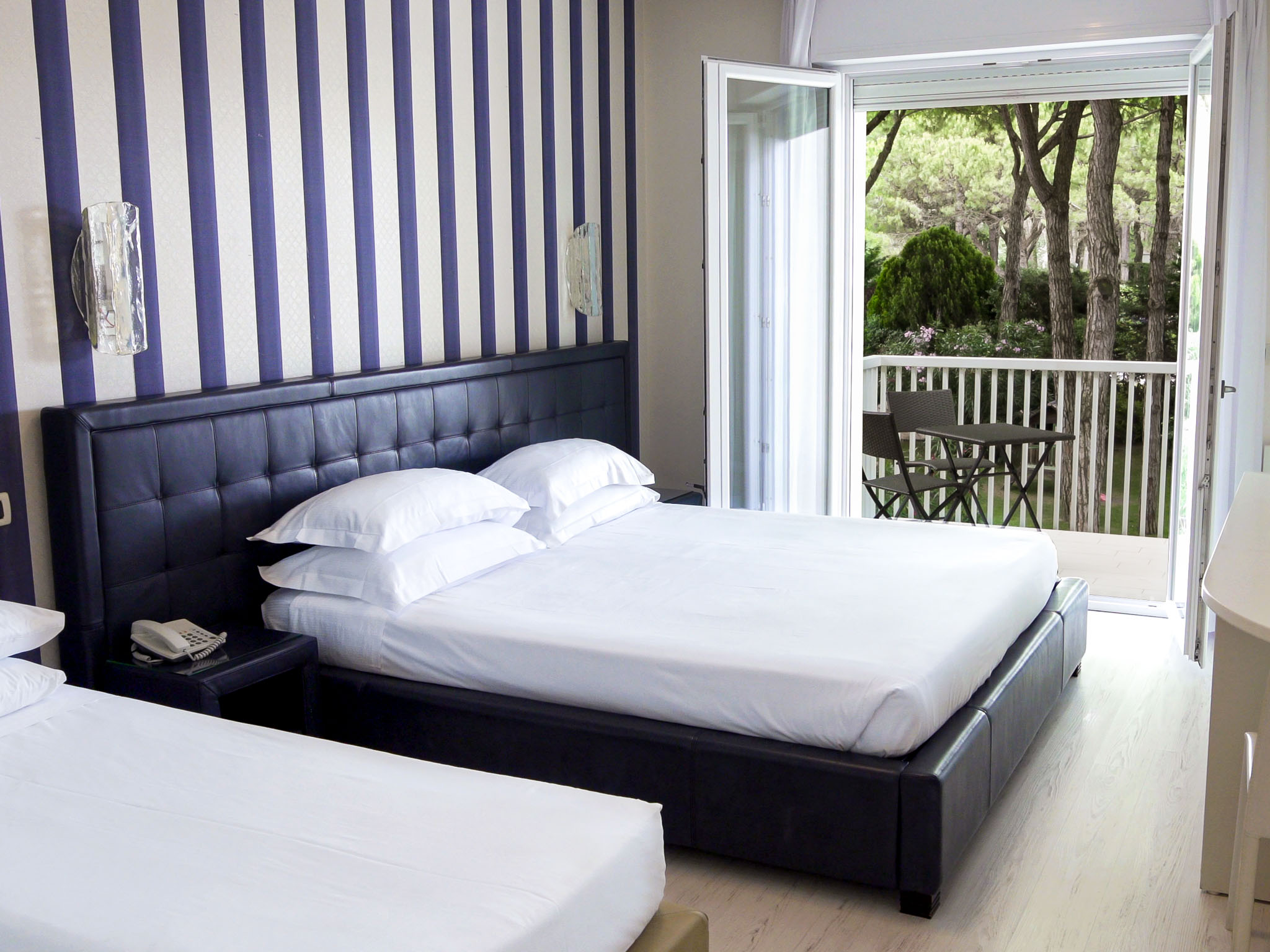Hotel & Resort Gallini-Deluxe trokrevetna soba.jpg