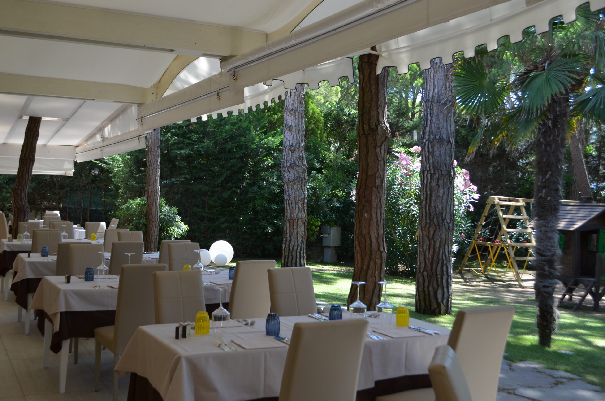 Hotel & Resort Gallini-Restoran.jpg
