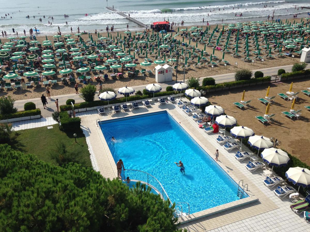 Florida Hotel-Bazen.jpg