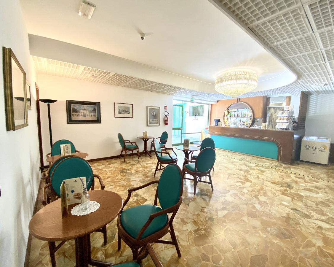 Florida Hotel-Lobby bar.jpg