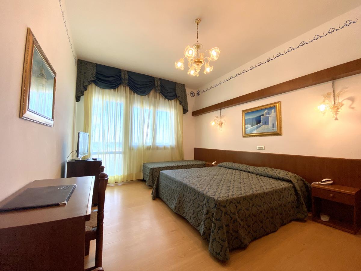 Hotel Florida-Standardna soba potkrovlje.jpeg