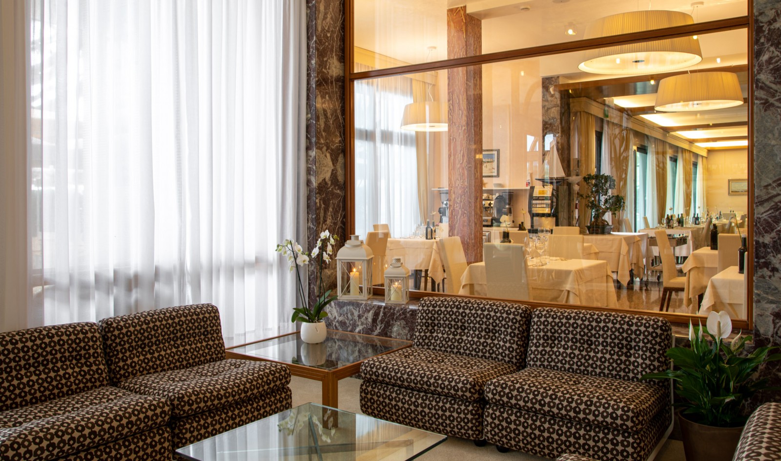 Hotel Aurora-Lobby bar.jpg